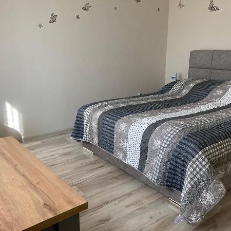 Kristály Apartman Eger Esterno foto
