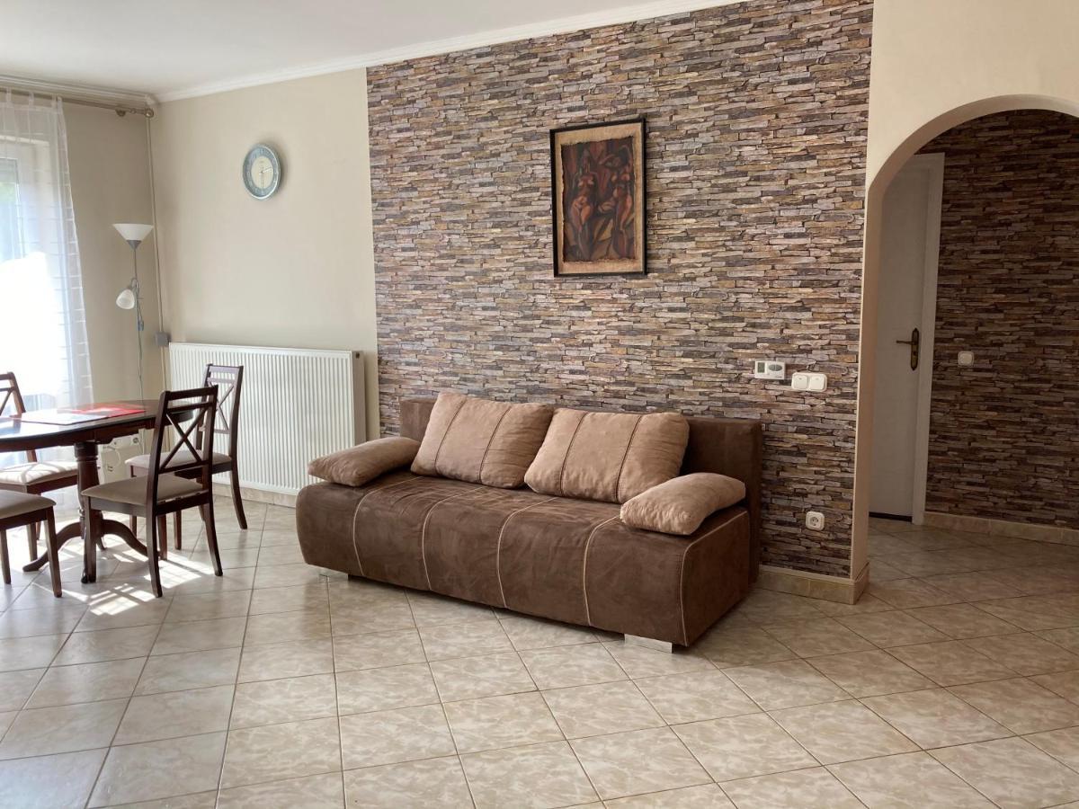 Kristály Apartman Eger Esterno foto