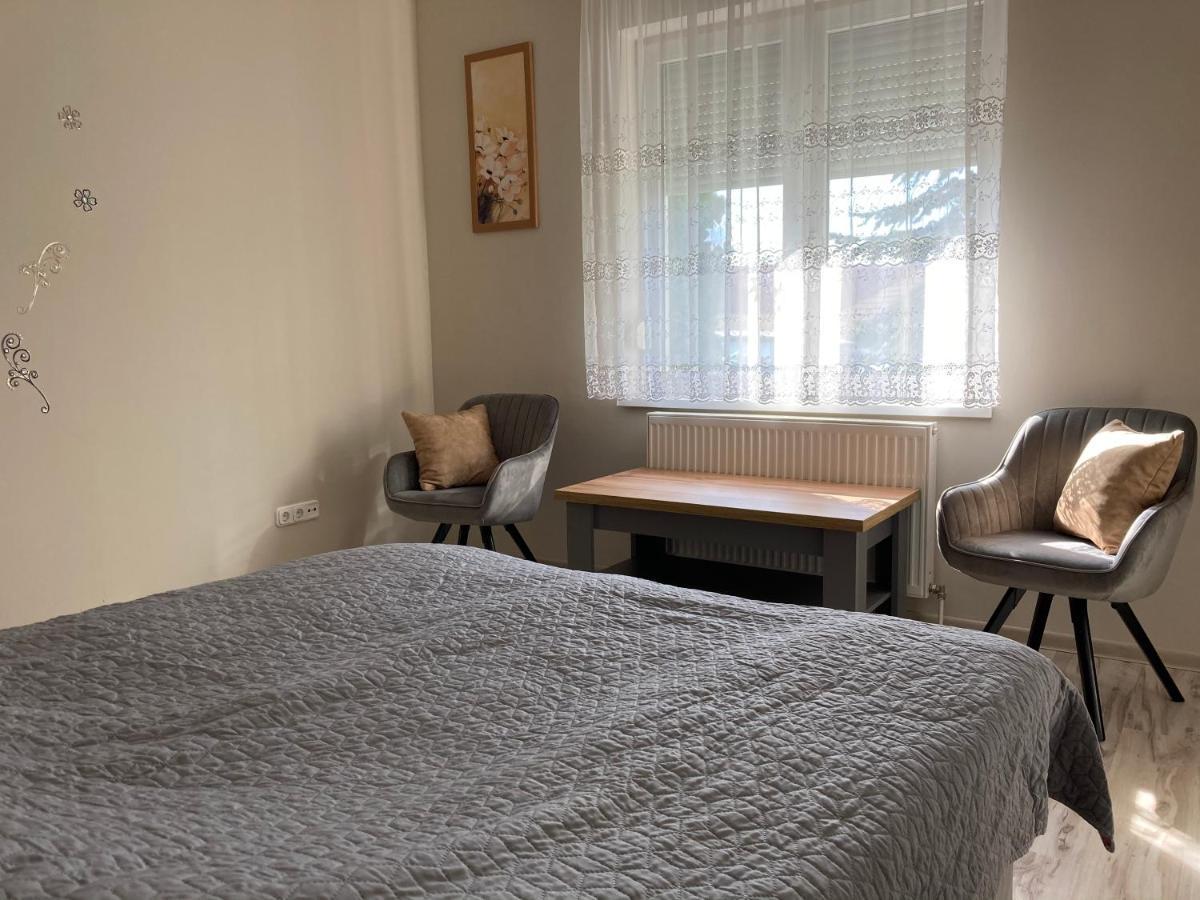 Kristály Apartman Eger Esterno foto
