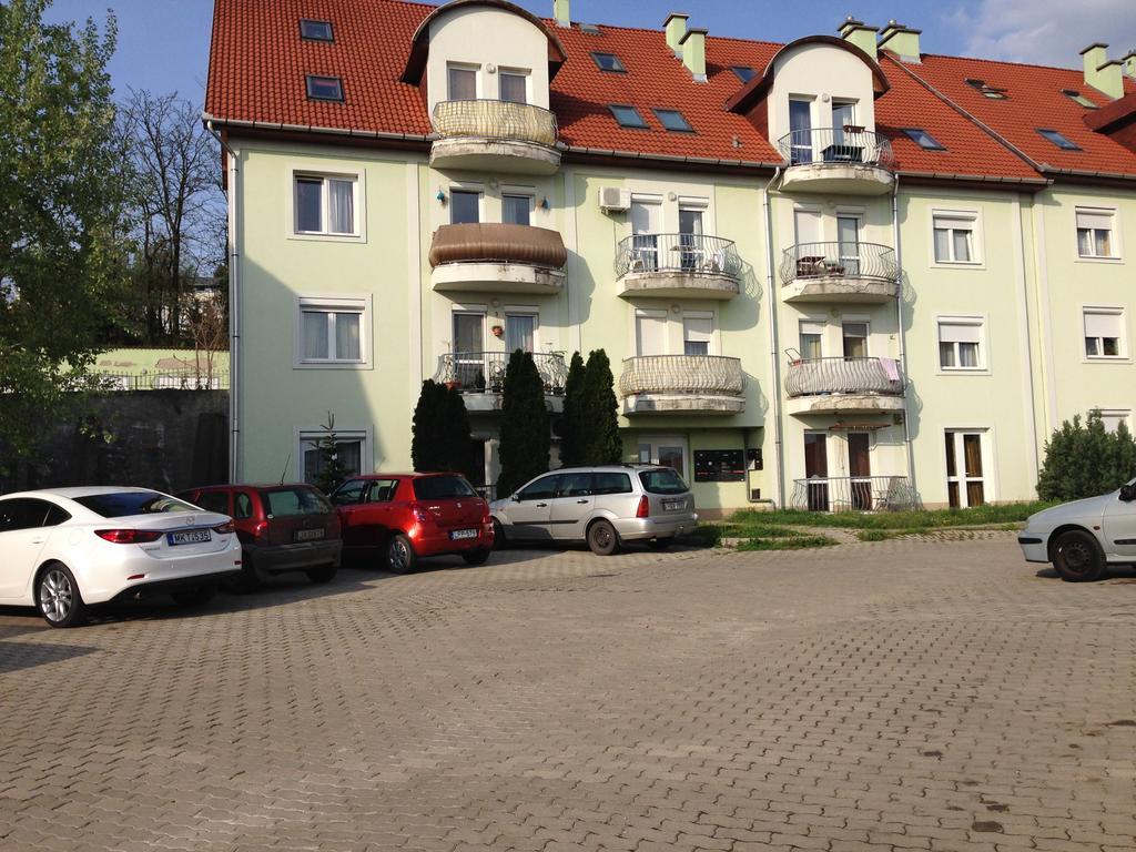 Kristály Apartman Eger Esterno foto