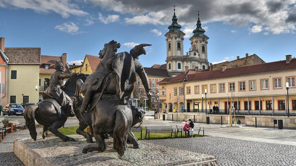 Kristály Apartman Eger Esterno foto