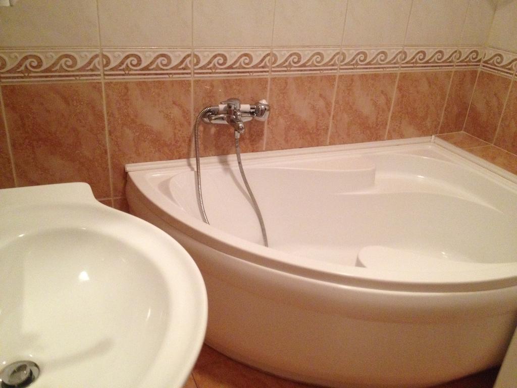 Kristály Apartman Eger Esterno foto