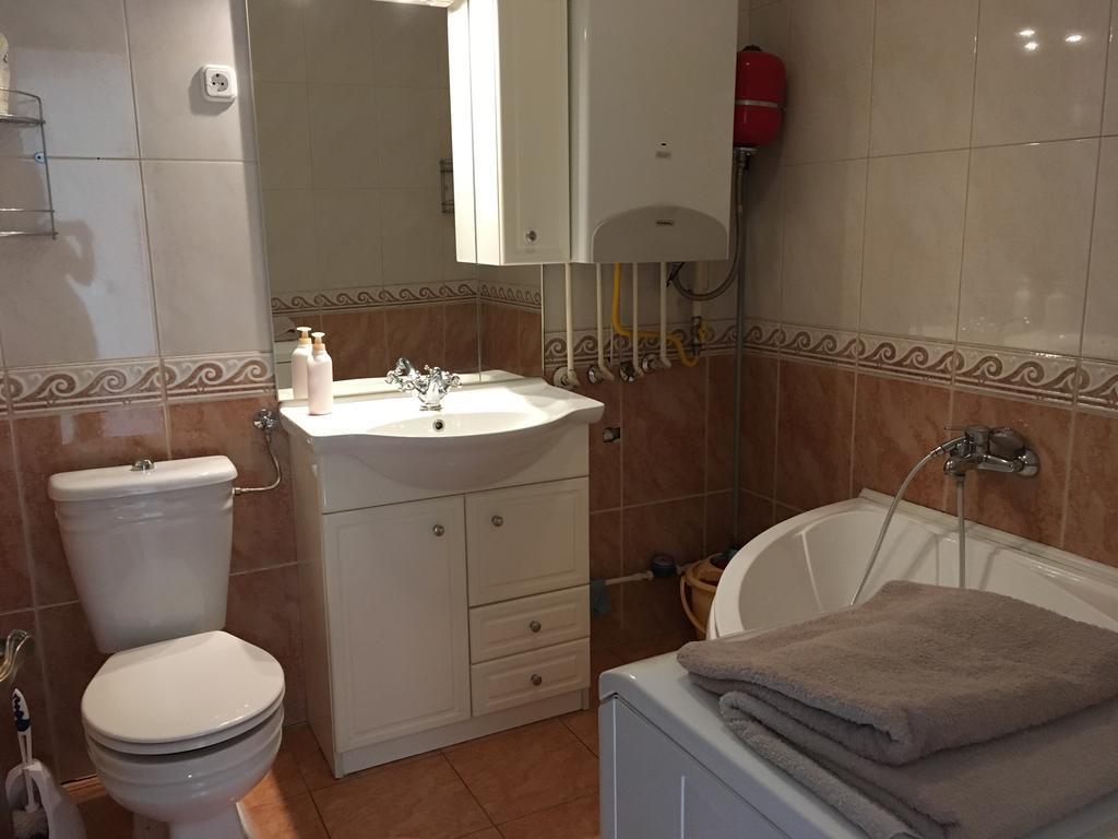 Kristály Apartman Eger Esterno foto